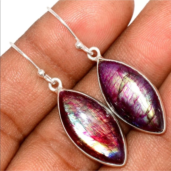 Gorgeous red flash labradorite and garnet sterling silver earrings - Picture 4 of 8